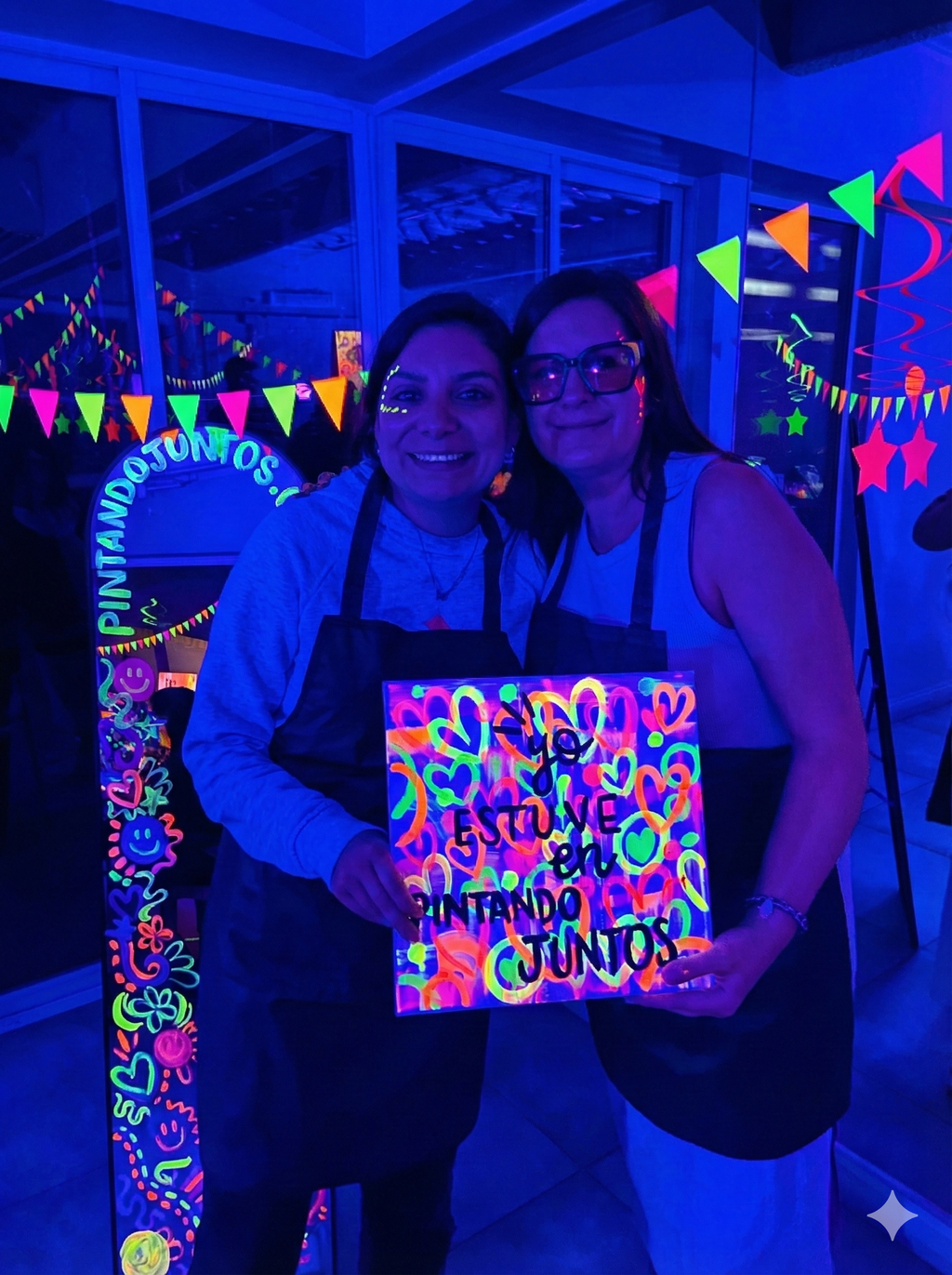 Taller de Pintura Fluorescente en Ñuñoa: Panorama para Amigos, Amigas y Parejas - 2 Personas - 06-06-2026 - 18:00 horas